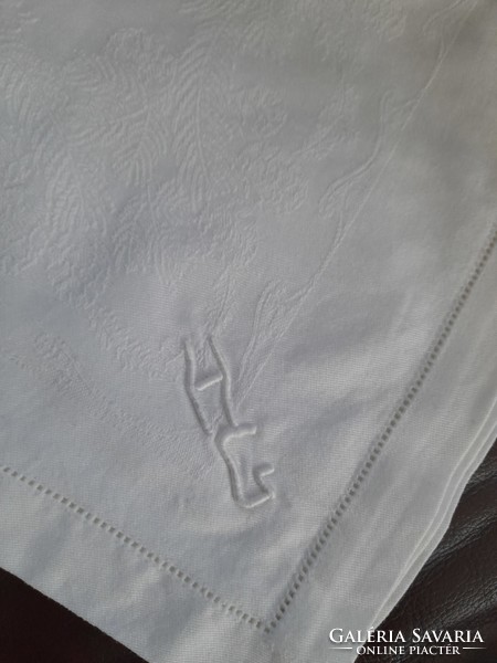 Damaszt asztal teritő 3 db szalvétával H G monogrammal