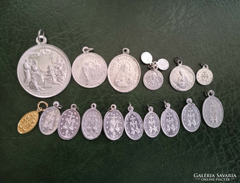 Vintage szent medálok kegyérmék 15+1 katolikus vallási érme