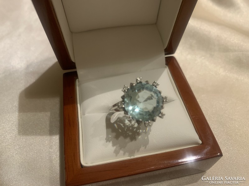 6.0Ct with aquamarine glasses 14 kr. Special gold ring. With certificate