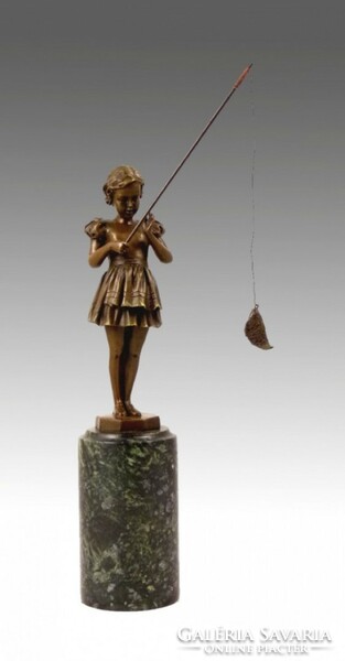 Horgász lány bronz szobor (68774)