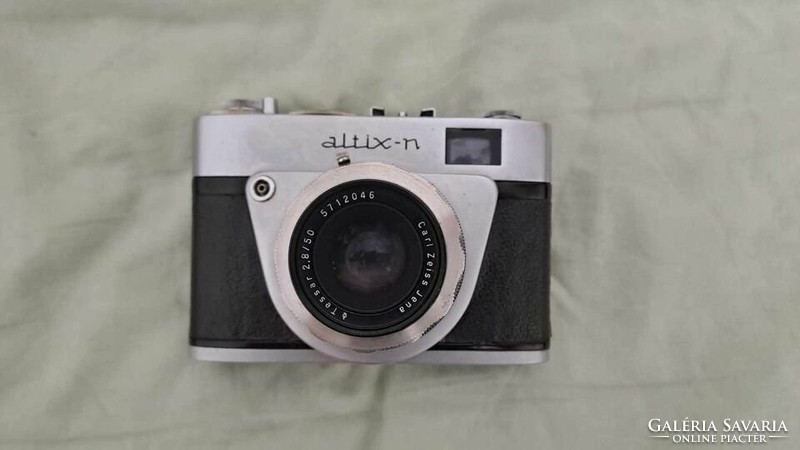 Altix n camera with leather case