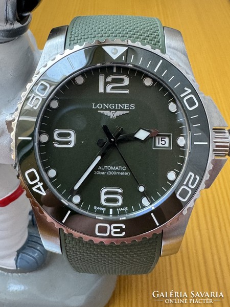 Longines hydroconquest green rubber strap with diving buckle.