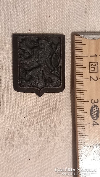Old copper lion military cap badge