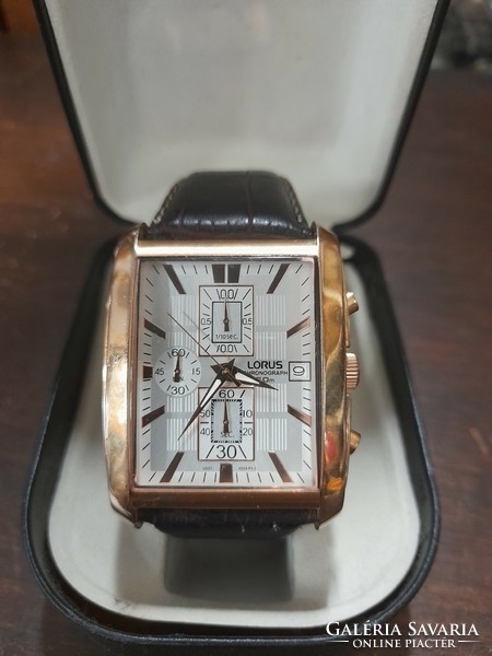 Seiko larus chronograph quartz vd57-x023 men's watch.