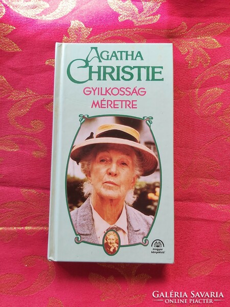 Agatha Christie : Gyilkosság méretre
