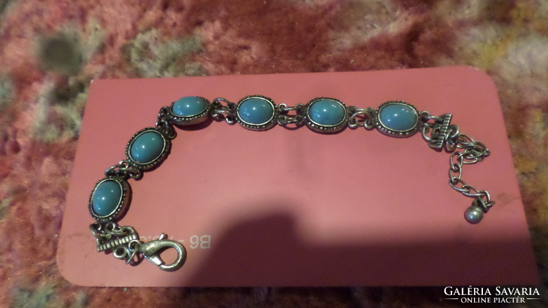 21 cm bracelet with chain, I think it is silver-plated.