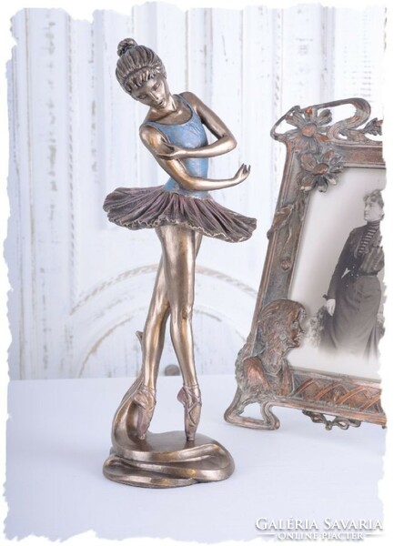 Ballerina statue (4401)