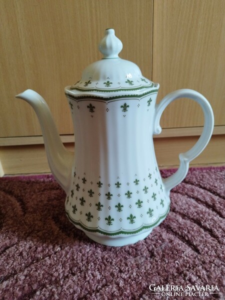 Approximately 2 liter porcelain tea pot. A flawless, beautifully crafted piece.