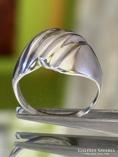 Special silver ring with a clean shape
