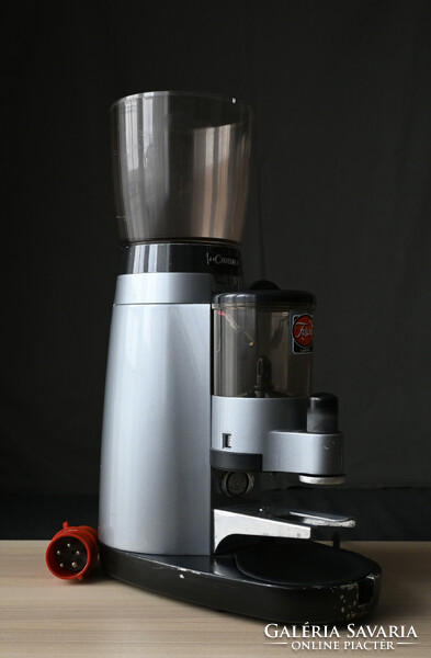 La cimbali magnum industrial coffee grinder - 380-415v three-phase