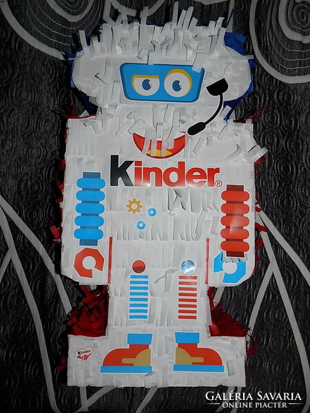 Egyedi, óriási KINDER robot pinata!