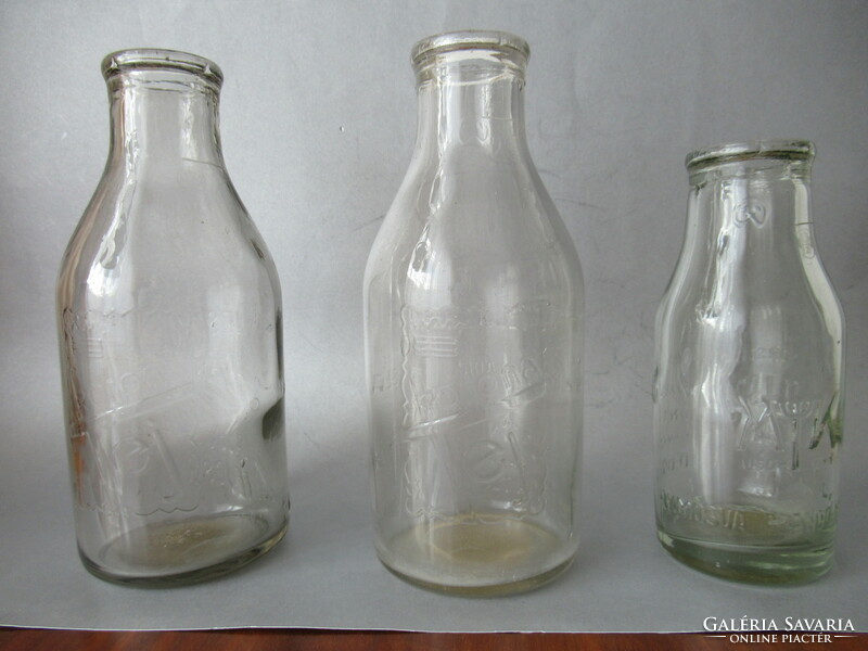 Antik, magyar tejesüvegek (3 db)