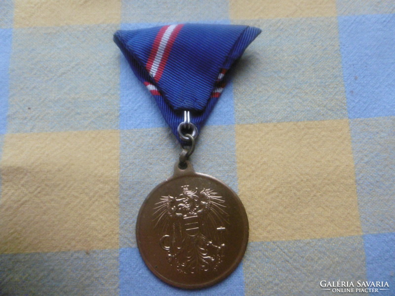 Austrian bronze military service medal with matching war ribbon t1