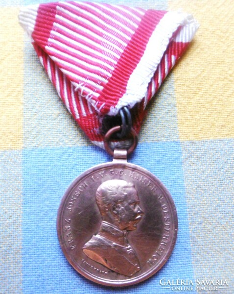 Bronze valor medal József Ferenc with matching war ribbon t1
