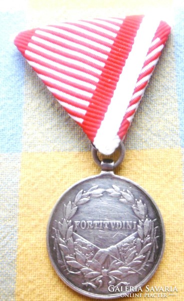 Silver medal of valor Charles with matching war ribbon t1