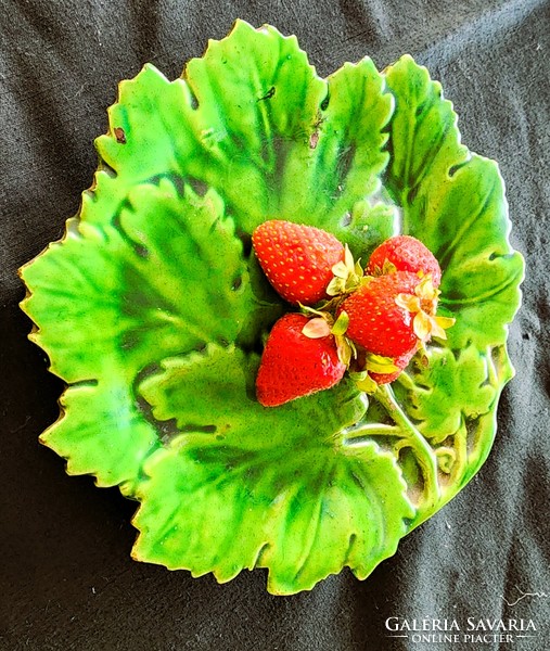 Biedemeier earthenware ceramic strawberry (without) strawberry serving majolica underglaze hand painting