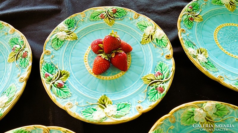 Biedemeier earthenware ceramic strawberry strawberry serving marked majolica dish 4 pieces underglaze hand painting