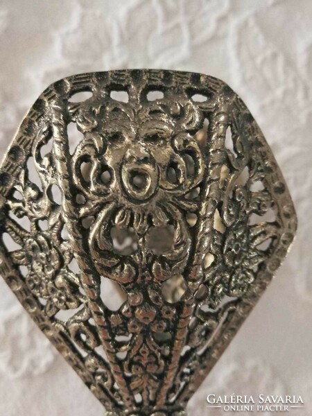 Áttört  ezüst színű süteménycsipesz, tortacsipesz, nagyon ritka darab