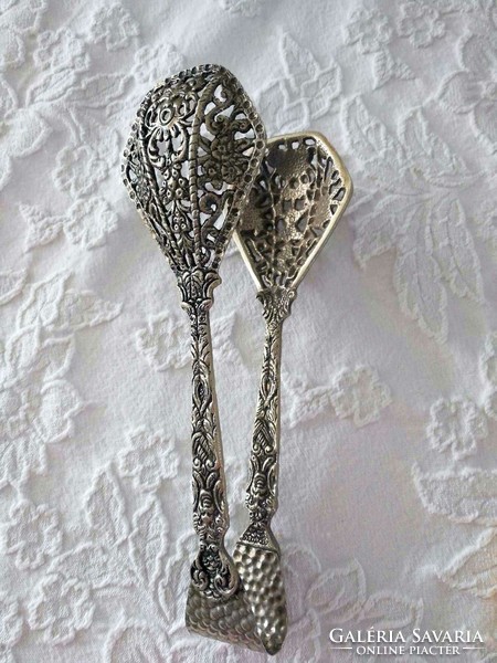 Áttört  ezüst színű süteménycsipesz, tortacsipesz, nagyon ritka darab