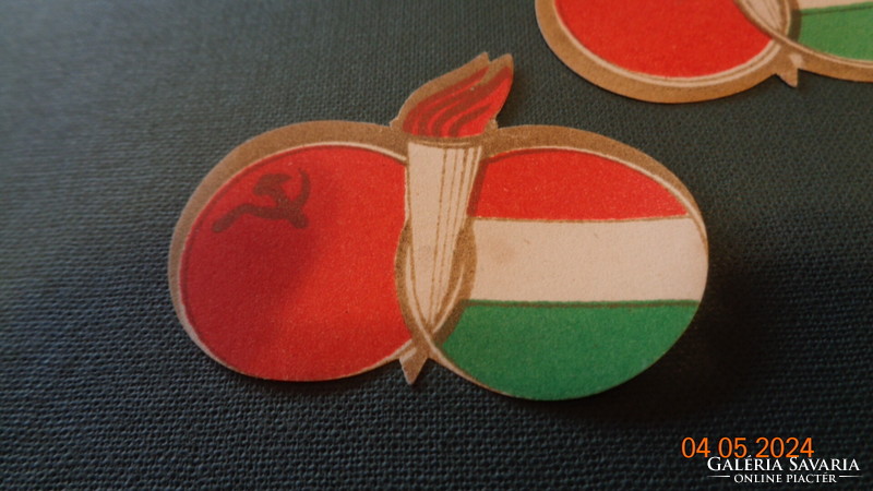 Szoci emlék  , papírból   " Szovjet - magyar barátság "  2 db