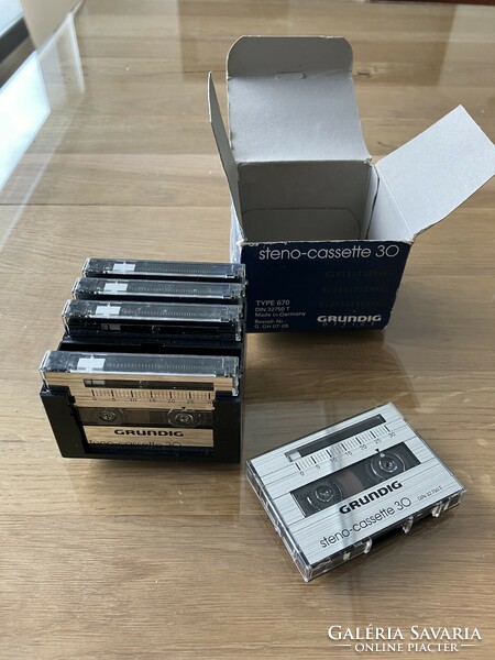 Grundig DH 2081 vintage diktafon kazettával