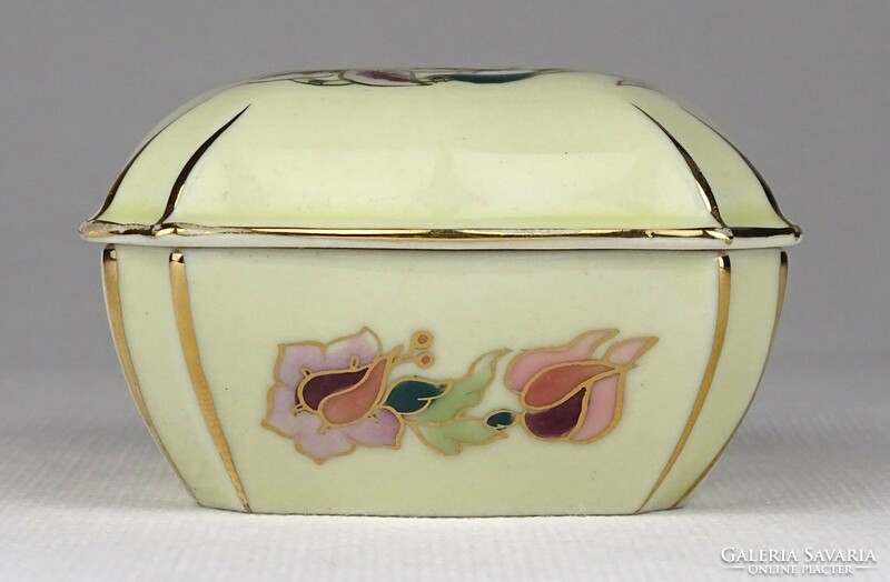 1R810 Exclusive vajszínű Zsolnay porcelán bonbonier
