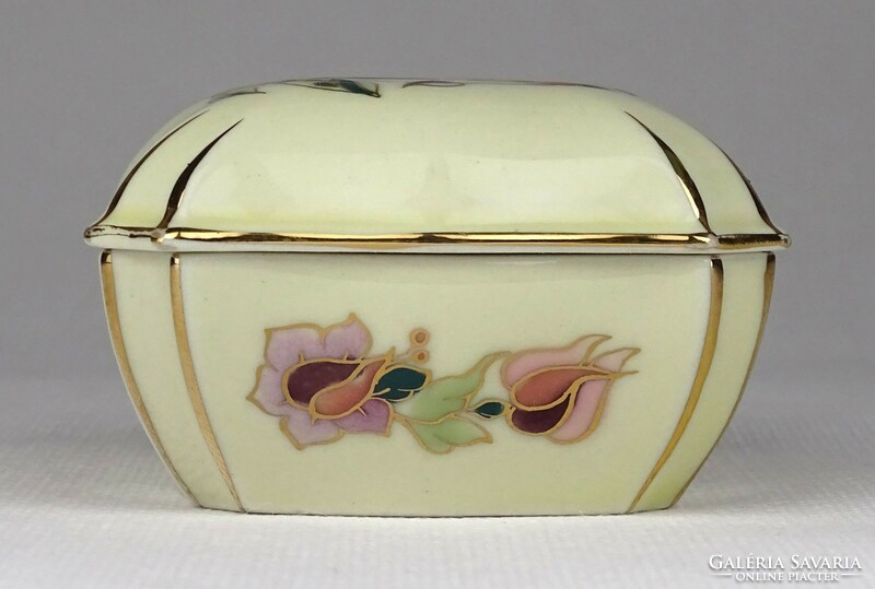 1R810 Exclusive vajszínű Zsolnay porcelán bonbonier