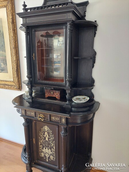Boulle kastély vitrin ritka monogrammos betéttel