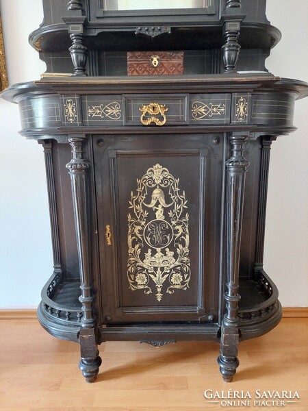 Boulle kastély vitrin ritka monogrammos betéttel