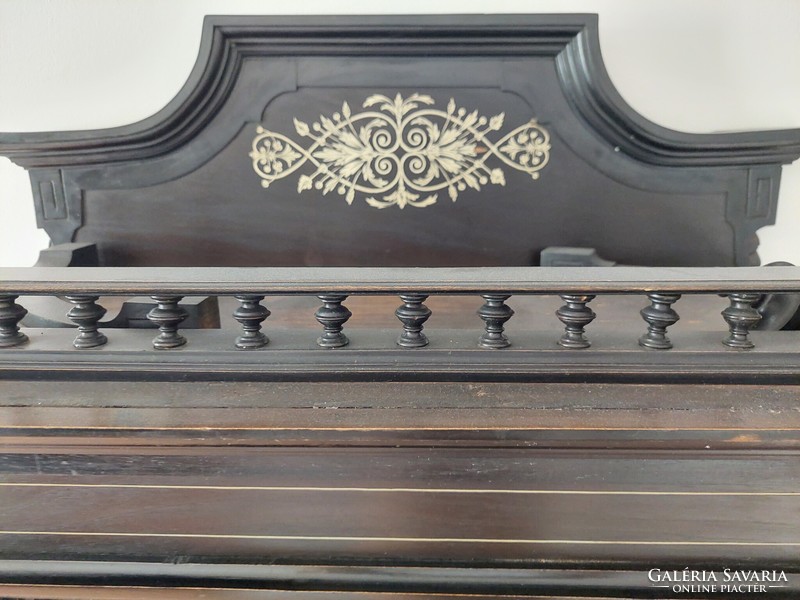 Boulle kastély vitrin ritka monogrammos betéttel