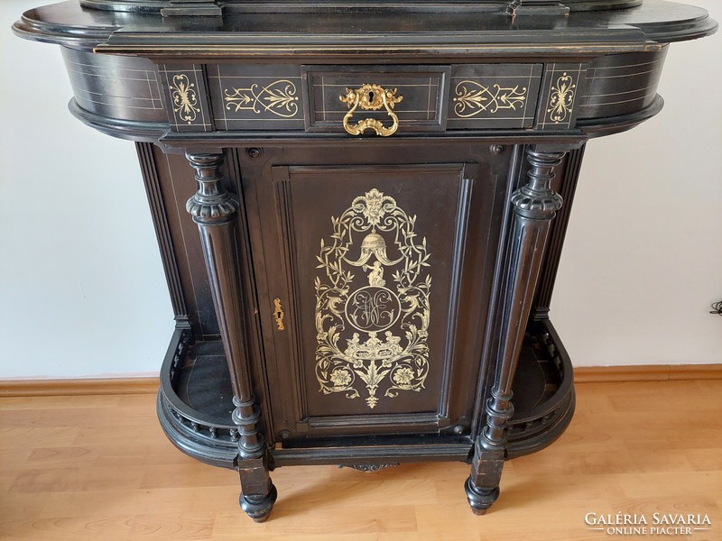 Boulle kastély vitrin ritka monogrammos betéttel