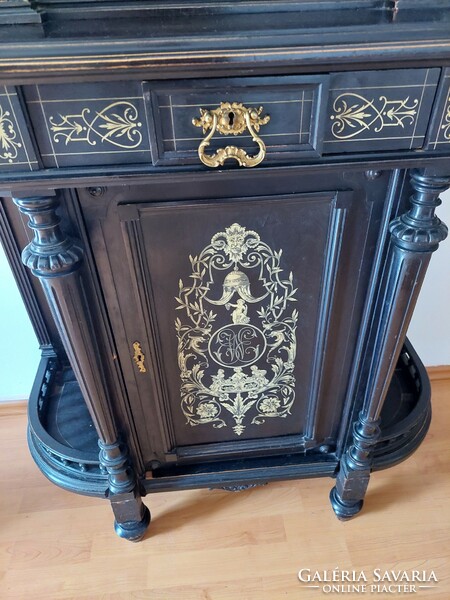 Boulle kastély vitrin ritka monogrammos betéttel