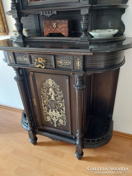 Boulle kastély vitrin ritka monogrammos betéttel