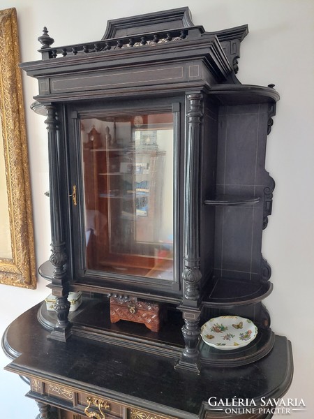 Boulle kastély vitrin ritka monogrammos betéttel