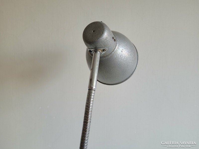 Nagy méretű régi retro ipari lámpa géplámpa mid century industrial műhelylámpa rozsdamentes talppal