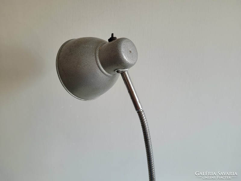 Nagy méretű régi retro ipari lámpa géplámpa mid century industrial műhelylámpa rozsdamentes talppal
