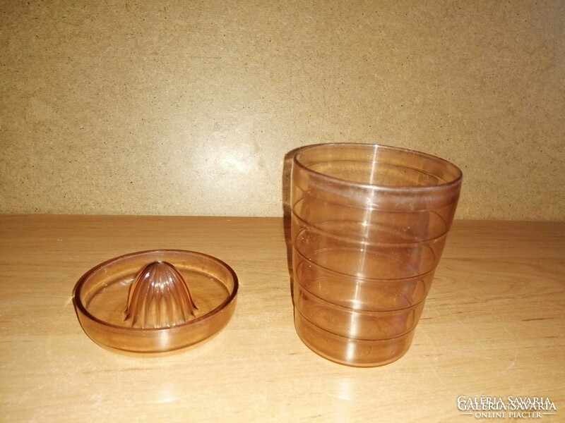 Retro műanyag citromfacsaró pohárral - 11 cm magas (26/d)
