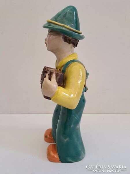 Jelzett H. Ráhmer Mária art-deco stílusú harmónikázó fiú kerámia szobor 23 cm