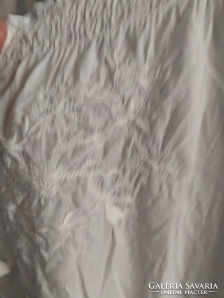 Hófehér könnyű nyári blúzok vegyes fazon 600 Ft/ db