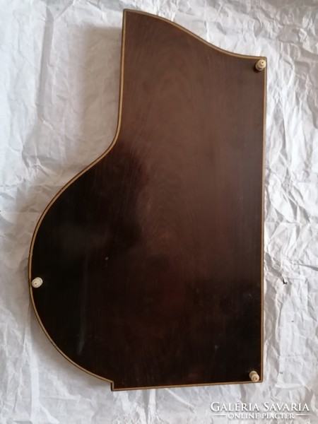 Felújításra szoruló antik Anton Kiendl citera dobozában