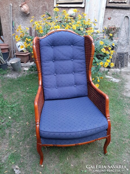Angol rattan betétes füles fotel , bambusz mintára faragott fából készült