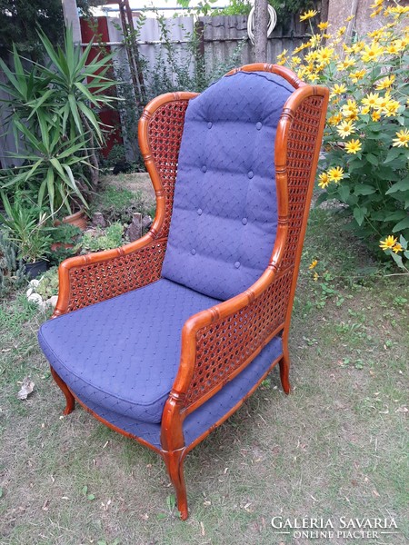 Angol rattan betétes füles fotel , bambusz mintára faragott fából készült