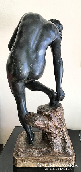 J.Parentani?:Atléta,47 cm-s kerámia szobor,1900-s évek eleje