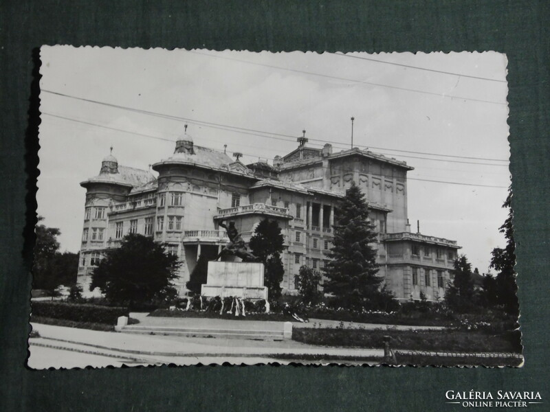 Képeslap,Kaposvár, Csiky Gergely színház, hősi emlékmű, látkép,részlet, 1957-