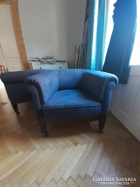 Frissen felújított chippendale klubfotel új szövettel 2 db