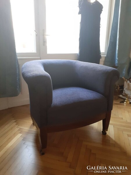 Frissen felújított chippendale klubfotel új szövettel 2 db