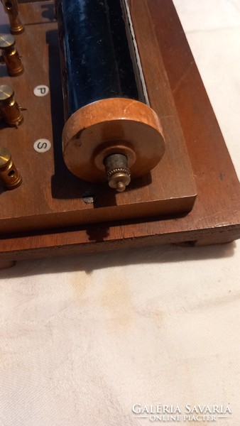 Valamilyen régi német elektromos eszköz ( D.R.G.M., harmadik birodalmi)