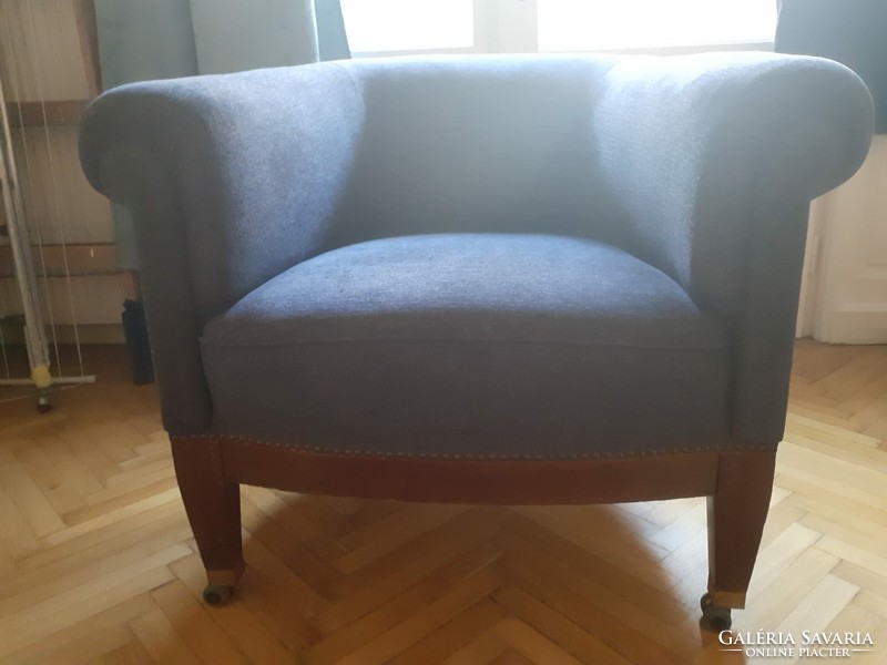 Frissen felújított chippendale klubfotel új szövettel 2 db