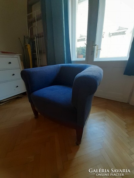 Frissen felújított chippendale klubfotel új szövettel 2 db