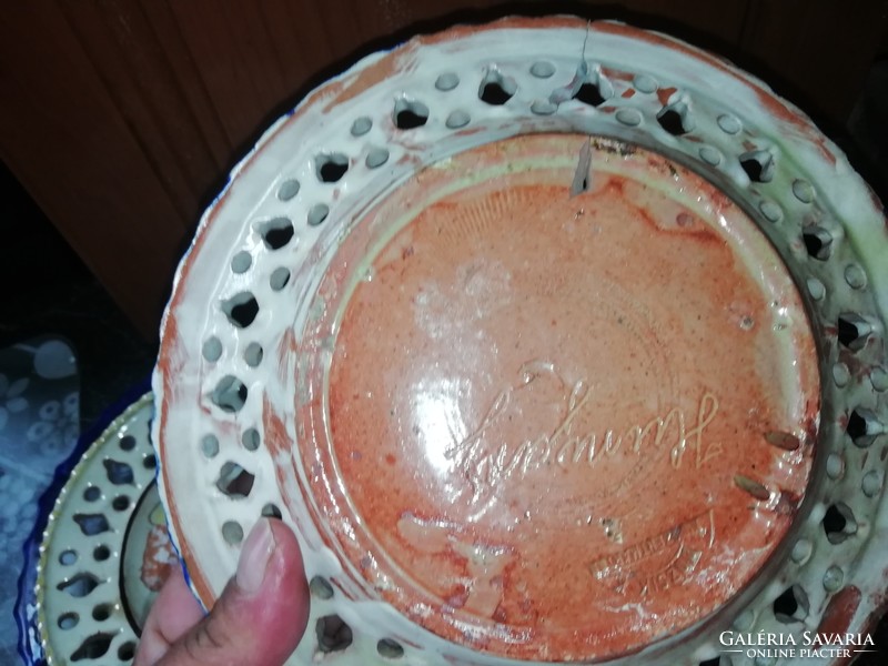 Bozsik Kálmán jelzett tányérok 18 cm, az egyik repedt a képeken látható állapotban